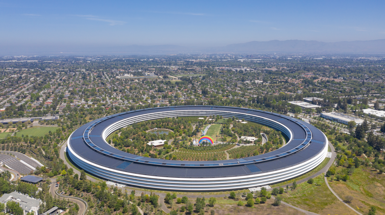 Apple Park, Cupertino, CA. Foster + Partners, 2017.